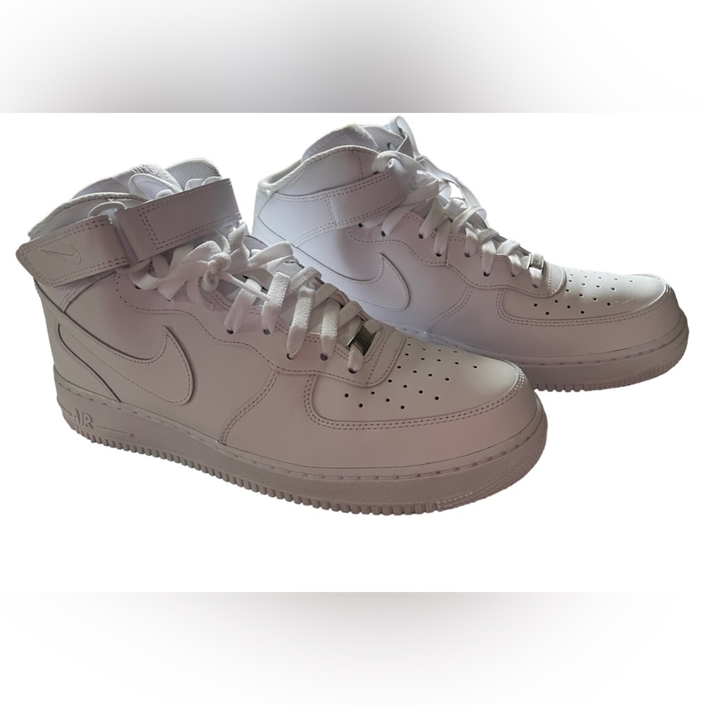 NIKE AIR FORCE 1 MID '07
WHITE MENS SIZE 13. LIKE NEW - Picture 1 of 7